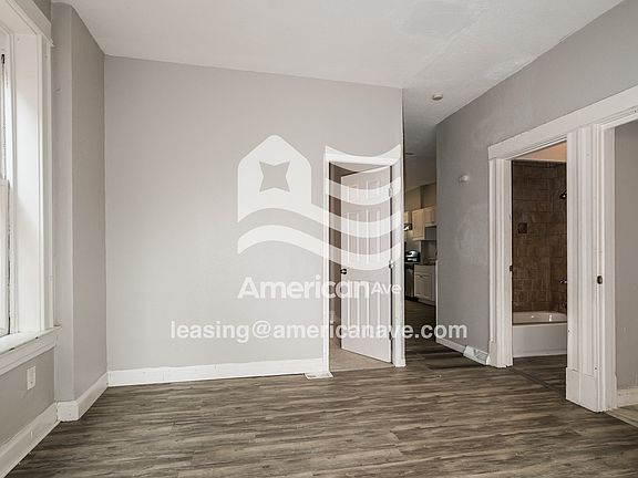 829299_004_living_room_5.jpg