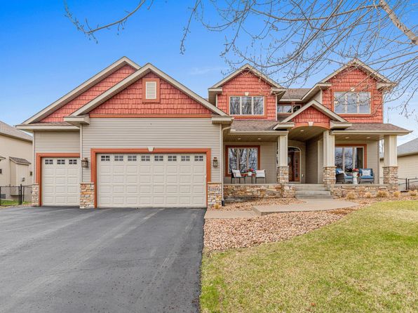 2104 Veterans Memorial Blvd NW, Andover, MN 55304