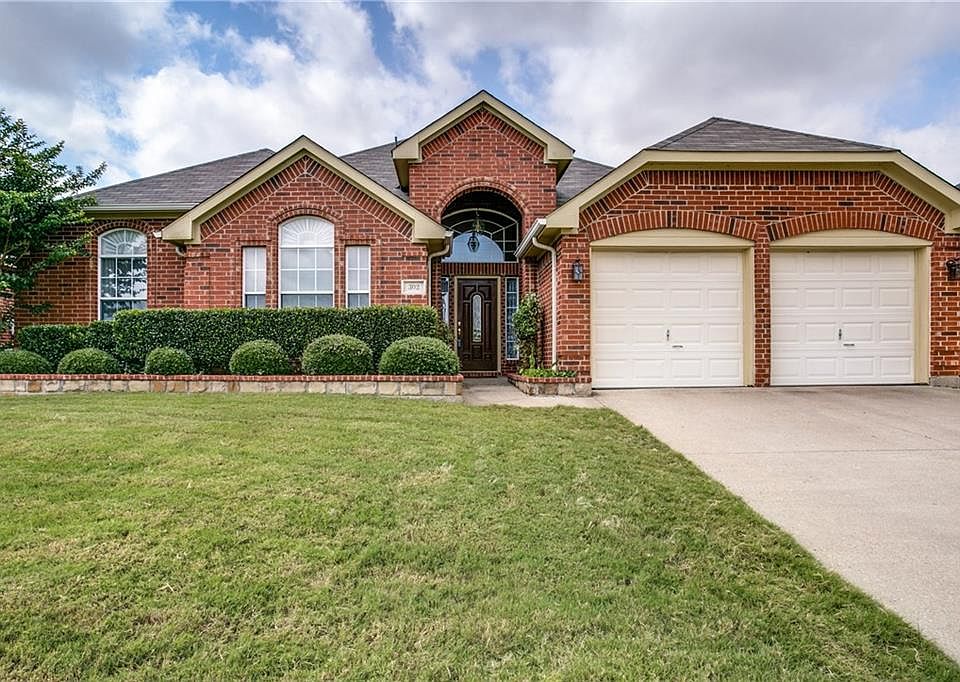 1st image of 302 E Lynn Creek Dr