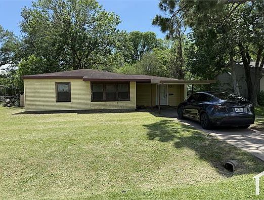 1st image of 609 Honeysuckle Dr
