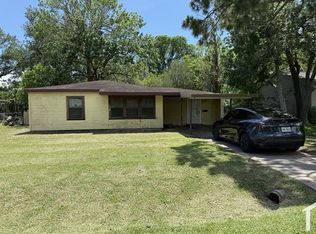 609 Honeysuckle Dr, La Marque, TX 77568