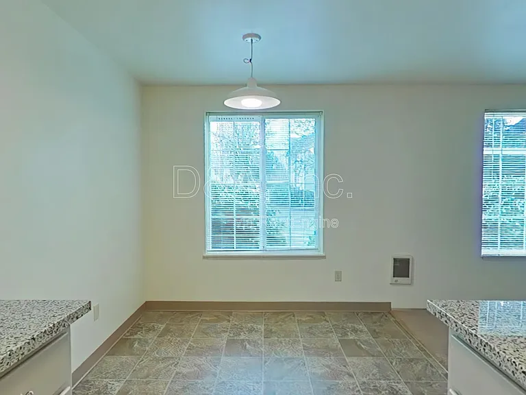 355 SE Lilly Ave #B — Photo 4
