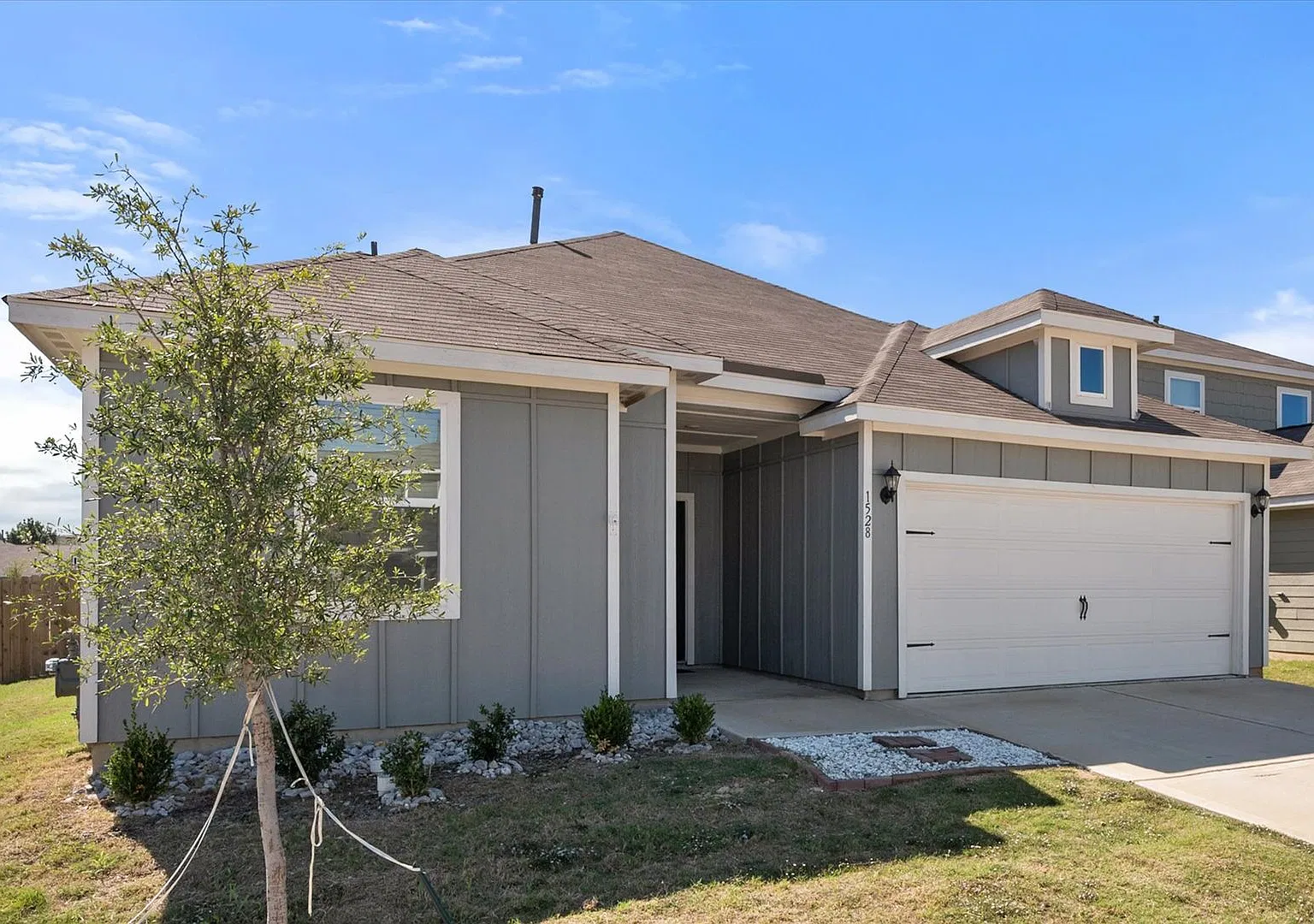 Spacious 4 Bed in Southeast Fort Worth — Photo 4