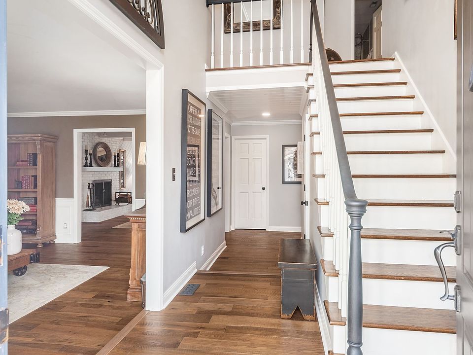 1st image of 366 Ashworth Ct