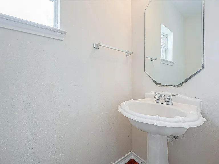 2422 Leanett Way — Photo 24