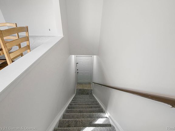 5th image of 346 Roe St