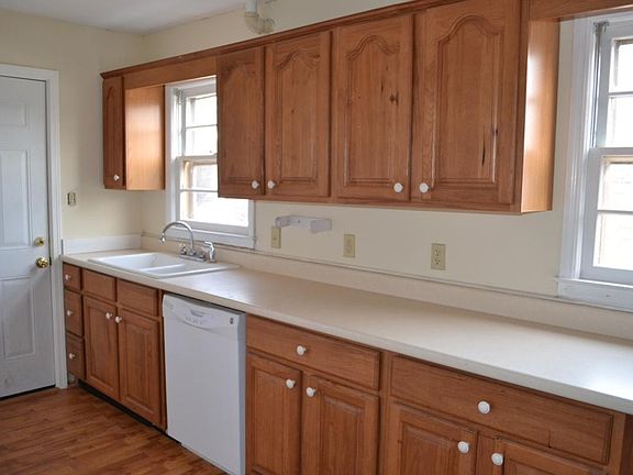 3rd image of 211 Norway St