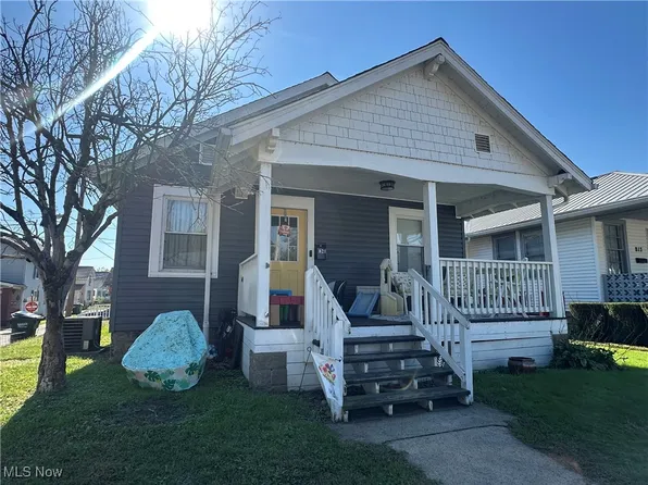 821 Grandview Ave, Coshocton, OH 43812