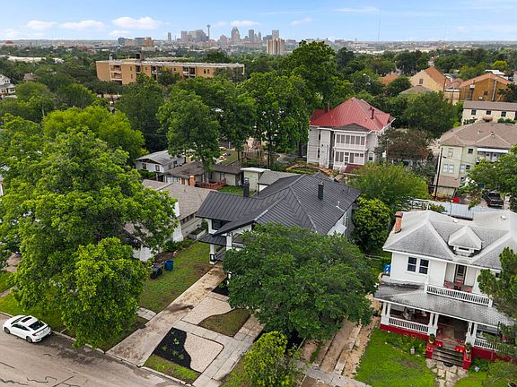 2nd image of 940 W Mulberry