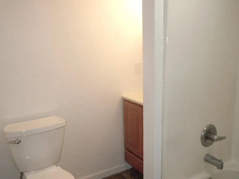 137 Sandridge Dr — Photo 9