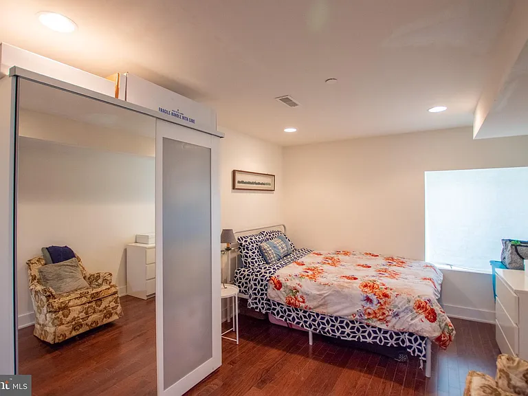 1441 S Bouvier St — Photo 23