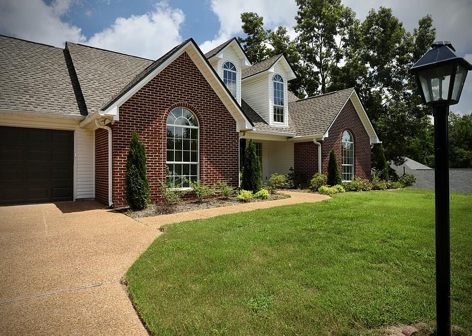 1st image of 300 Tanner Dr