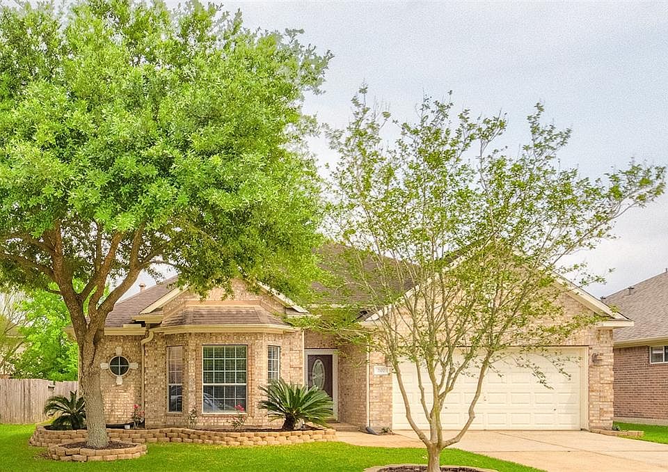 1st image of 207 Lark Hollow Ln