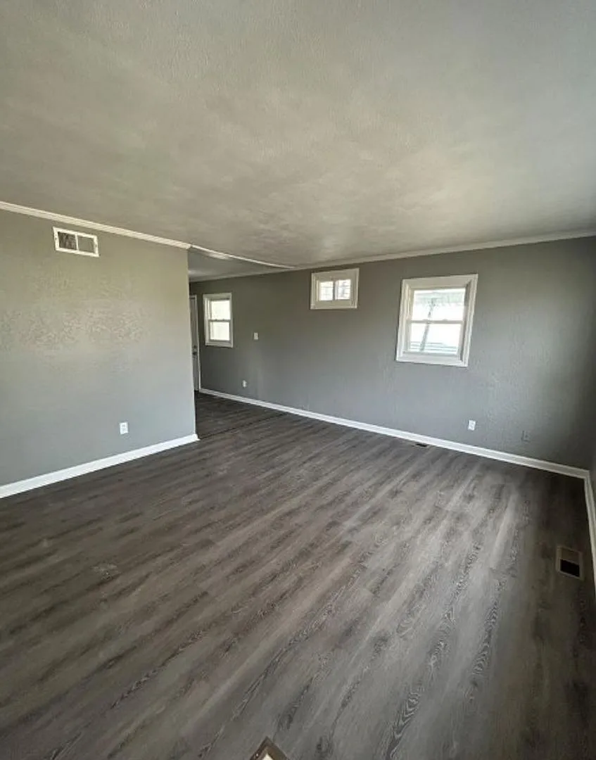For Lease — Photo 4