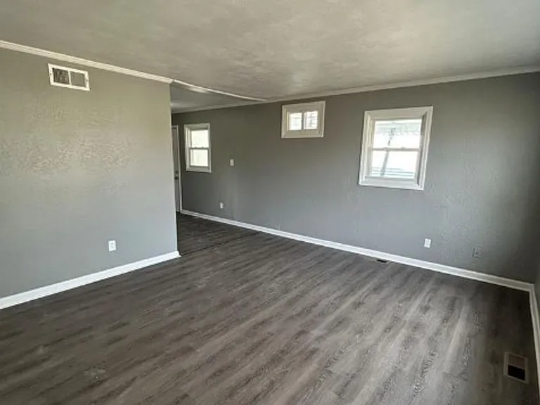 20 Leonard Dr — Photo 4