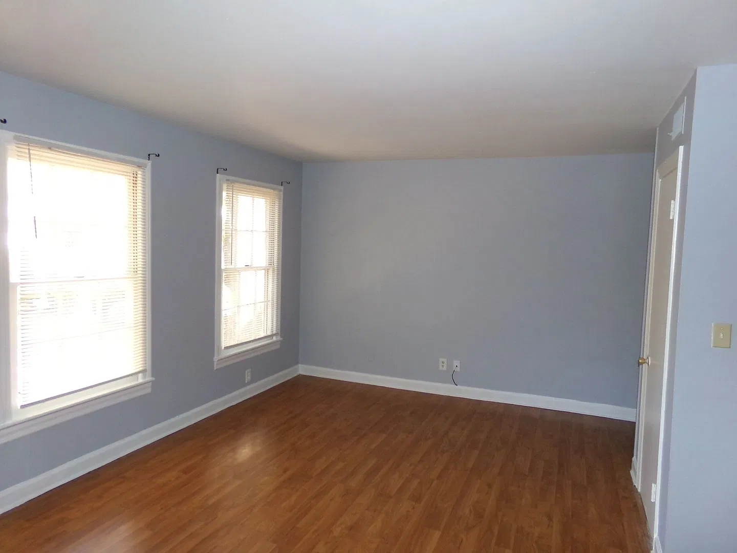 Large 2 Bedroom — Photo 4