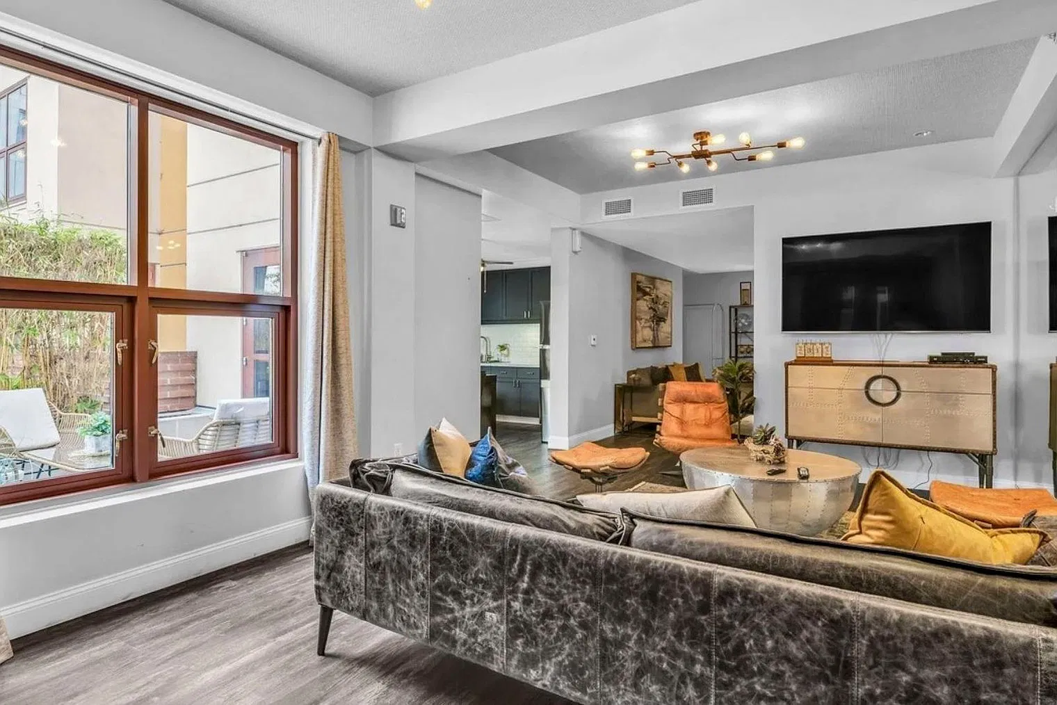 1 bed, 1.0 bath, 731 sqft, $3,808 — Photo 4