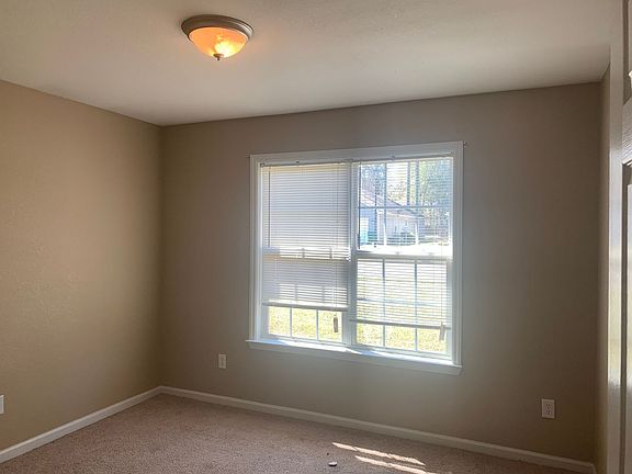 5th image of 2725 Pineview Dr