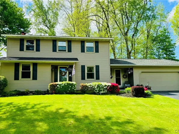3929 Pawnee Dr, Liverpool, NY 13090