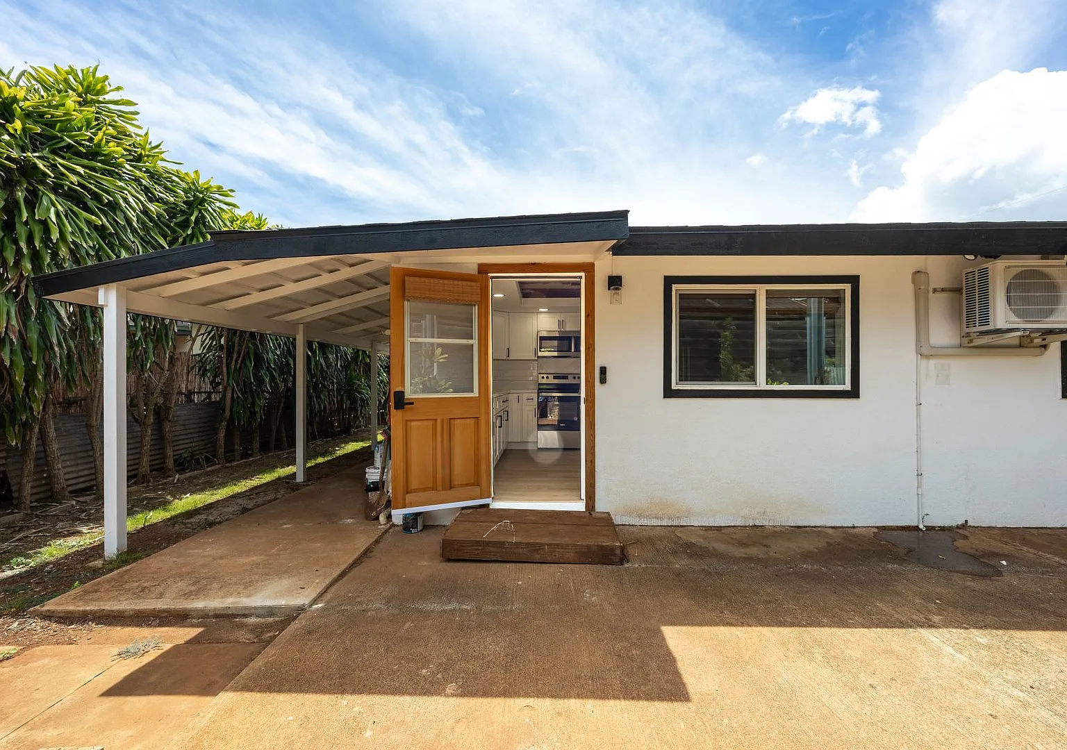 Newly Renovated 2 bed / 1 bath home in Halei'wa — Photo 2