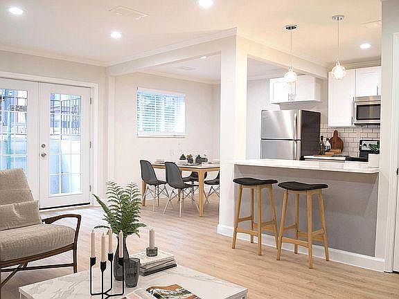 1st image of 807 W 40th St APT 1