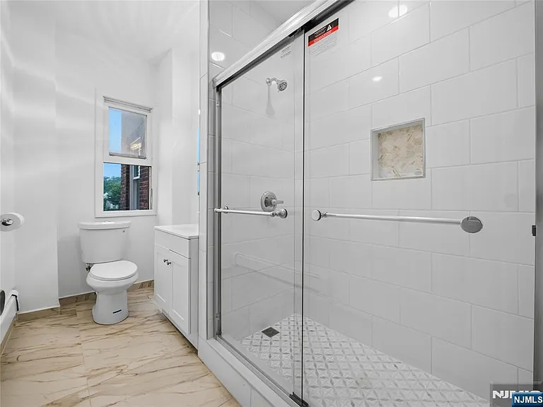1-2 Hilliard Ave #6 — Photo 6