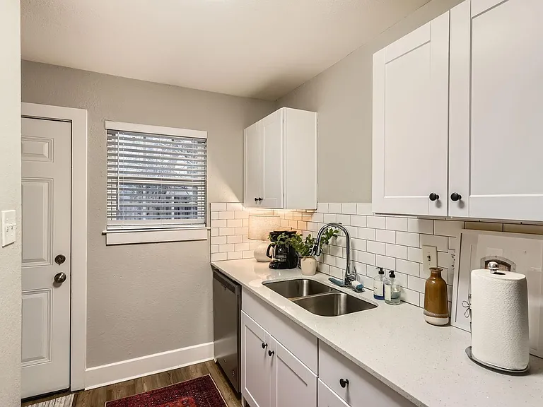 6108 Calmar Cv #B — Photo 14