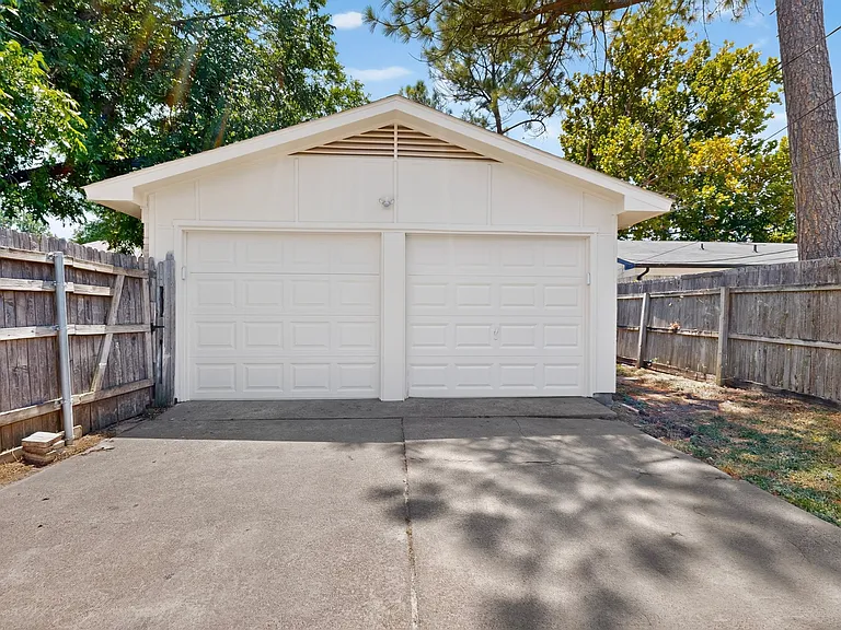 1717 Japonica Ln — Photo 38