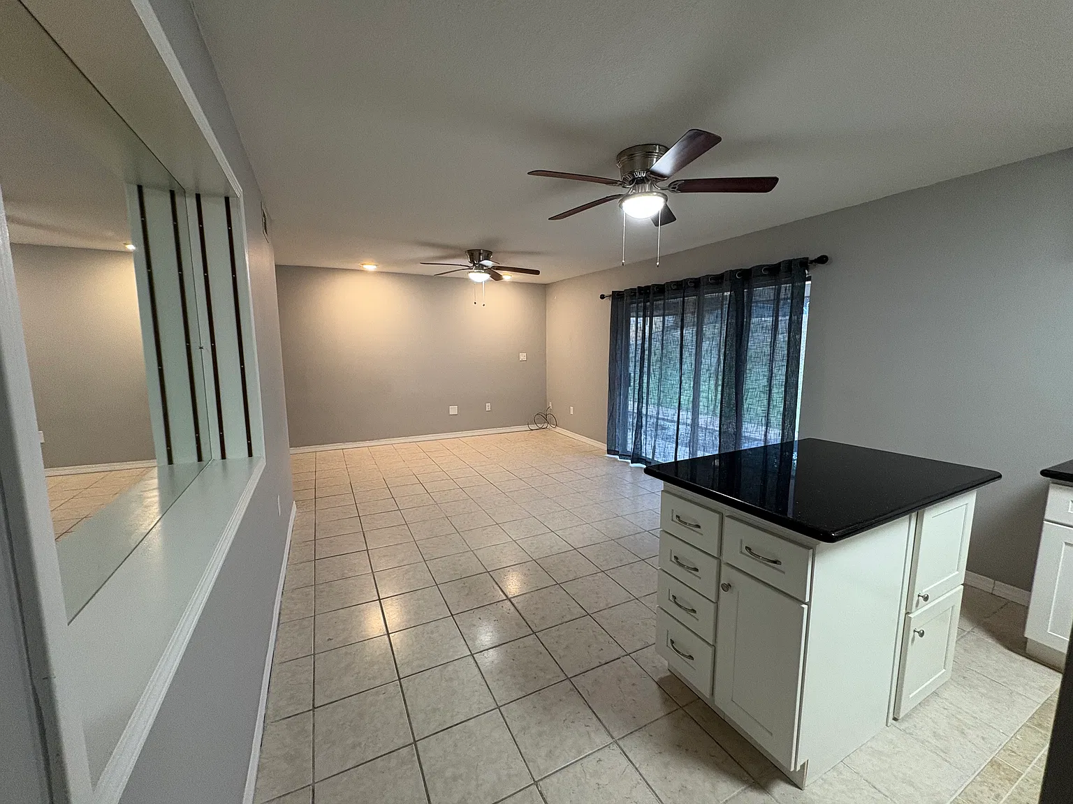 2 bed, 1000 sqft, $1,650 — Photo 4