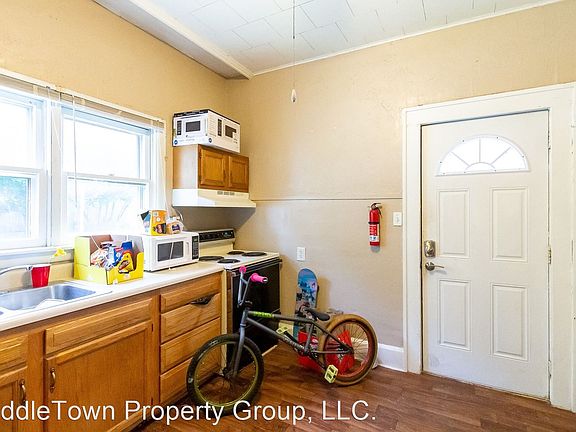 4th image of 824 W University Ave #6572625
