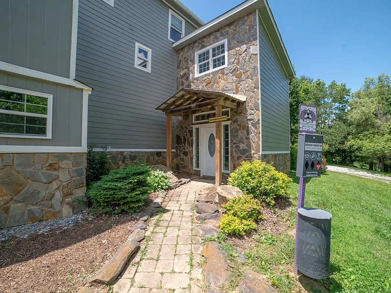 440 Aurora Ln — Photo 6