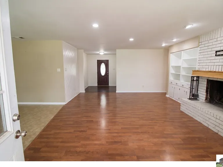 616 Manning Dr — Photo 2
