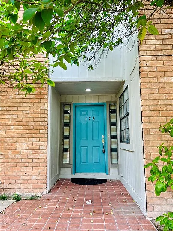4 bed, 3.0 bath, 1816 sqft, $1,850 — Photo 2