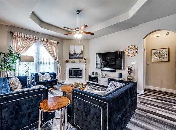 2nd image of 1100 Lake Meadow Ln