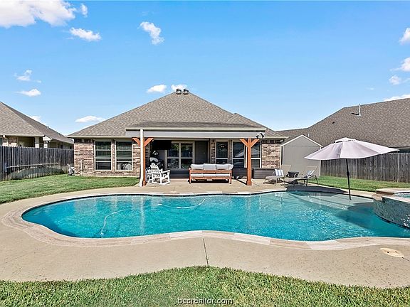 2nd image of 4104 Bridgewood Ct