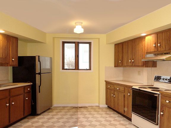 Large kitchen (breakfast nook not in view)