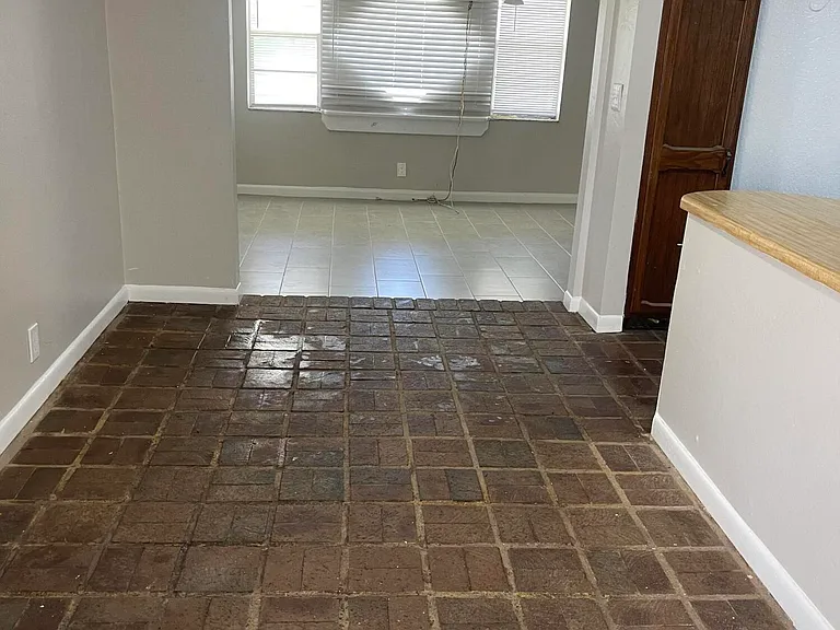 1400 Hillcrest Dr — Photo 4