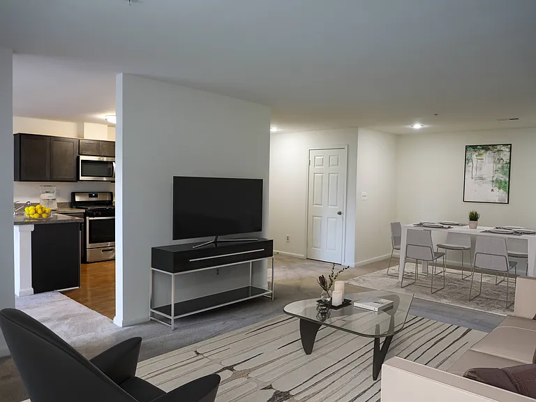 Cascades Overlook Apts. — Photo 8