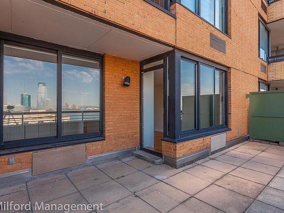 4th image of 99 Battery Pl APT 12F