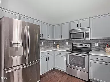 3 bed, 1192 sqft, $2,400 — Photo 2