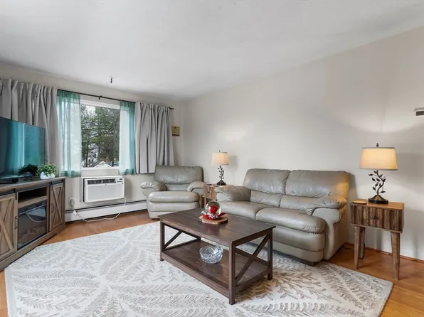 270 Main St APT 35, North Reading, MA 01864