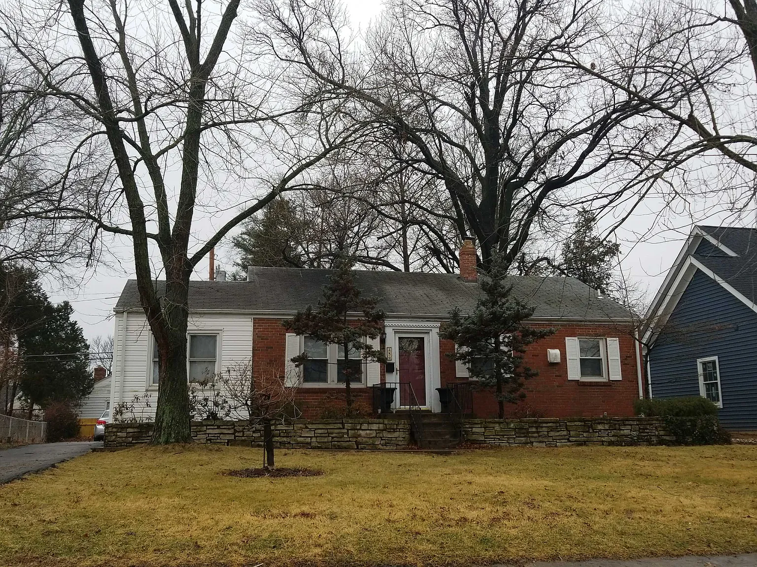 580 Meadowridge Dr photo 1