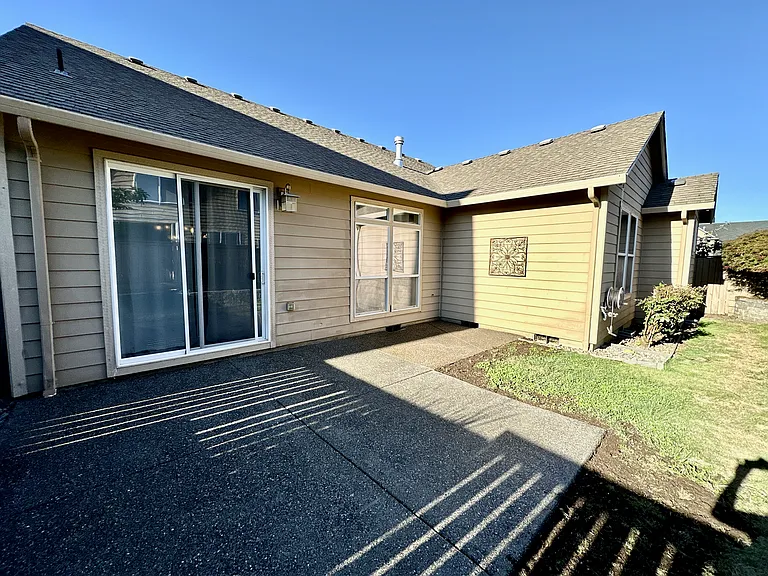 16709 NE 6th St — Photo 34