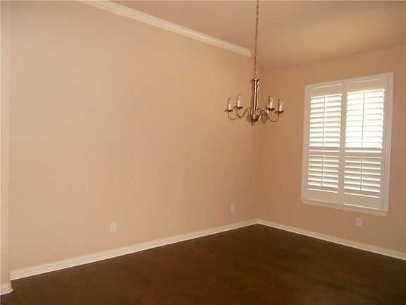 4th image of 218 Creekwood Dr