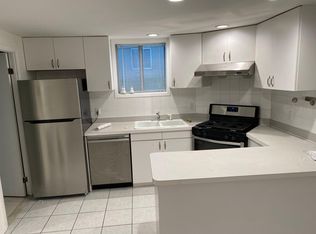 4 Queens St, Syosset, NY 11791