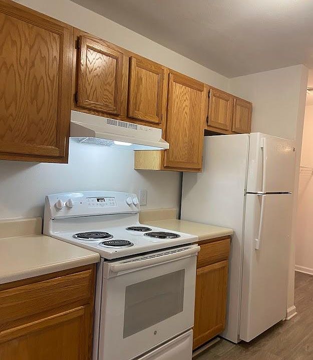 1st image of 404 Acorn Grove Ln APT E