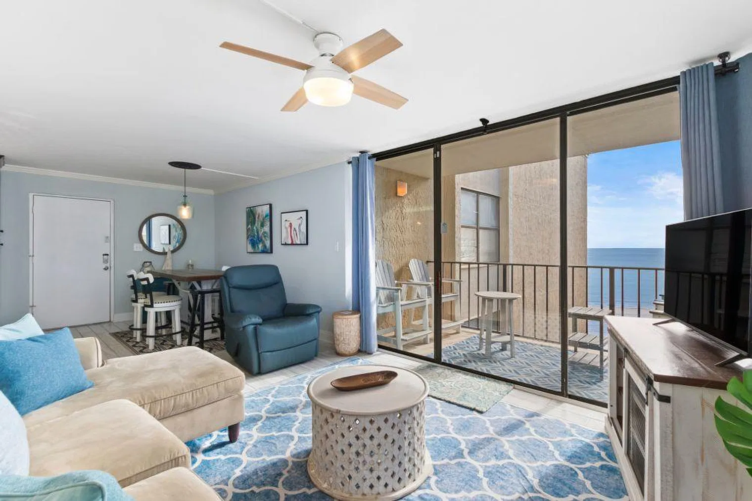 2 bed, 2.0 bath, 882 sqft, $3,985 — Photo 1