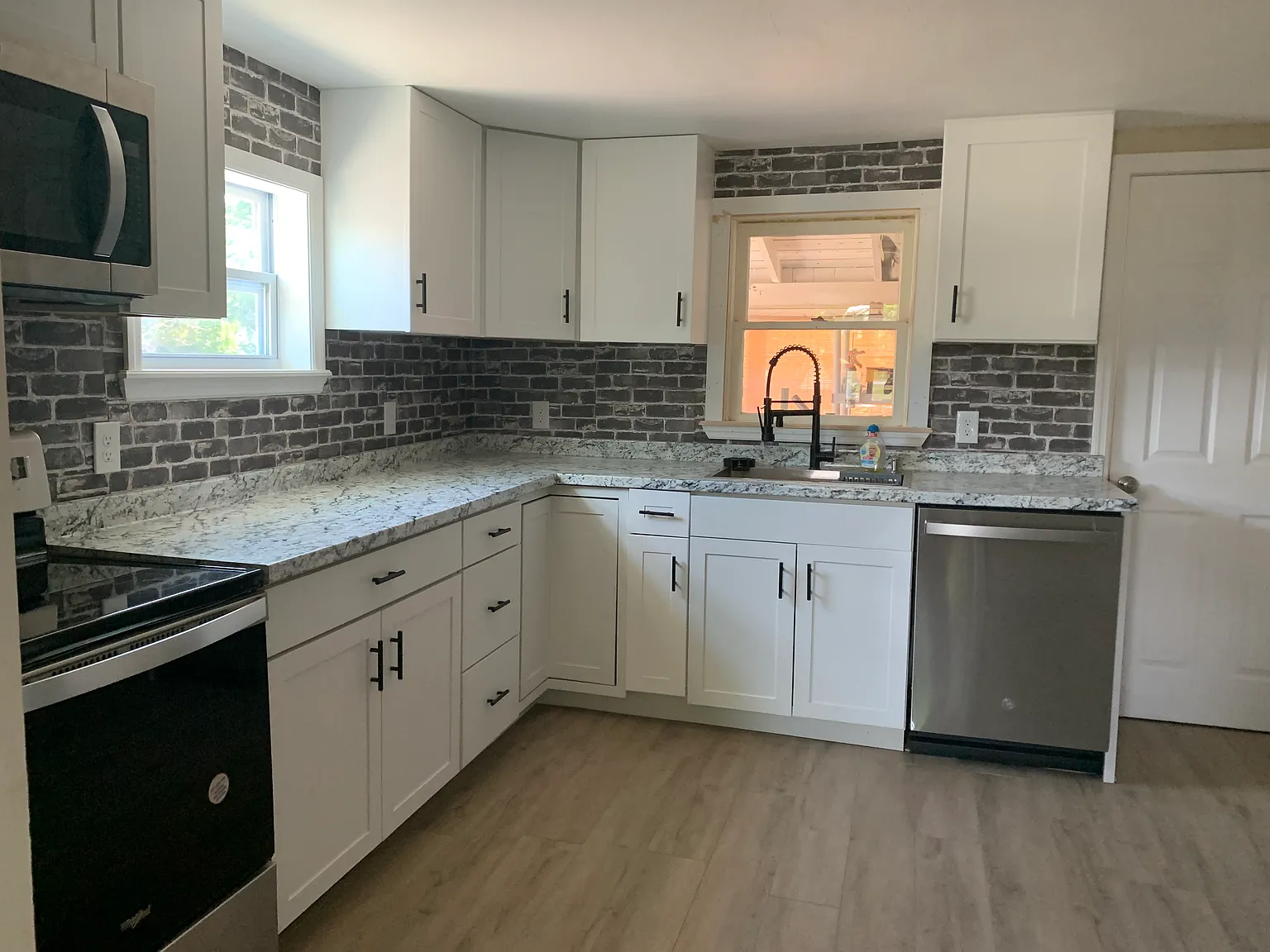2 bed, 644 sqft, $1,800 — Photo 3
