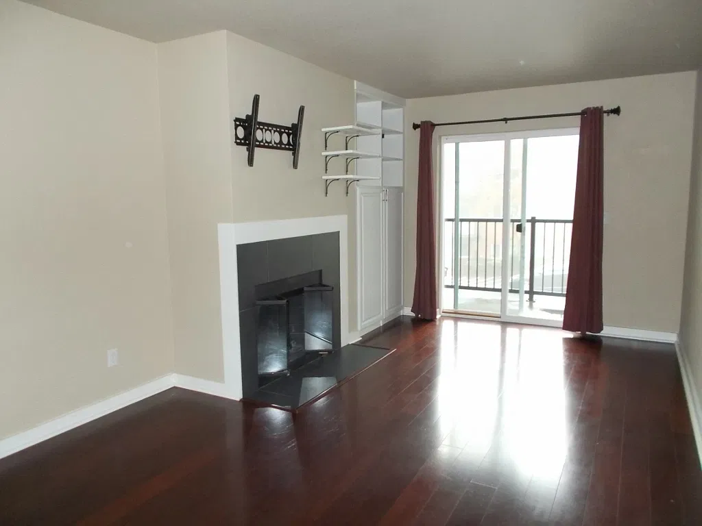 Beautiful One Bedroom Condo Available in North Seattle! — Photo 3