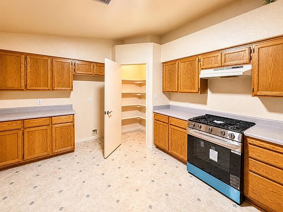 5th image of 11267 E 26th St
